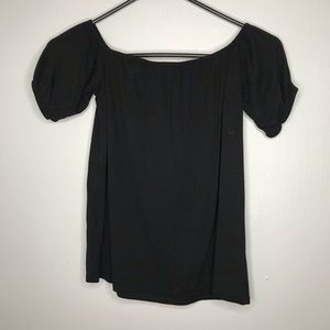Women’s black puffy sleeve top